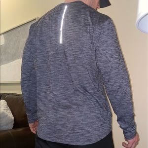 Lululemon Men’s long sleeve shirt- Wolf Grey